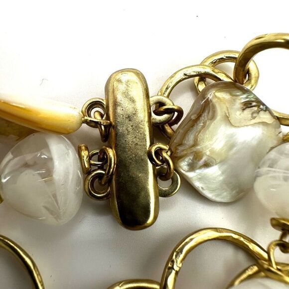 Abalone and white beaded double strand gold tone bracelet - Picture 6 of 8